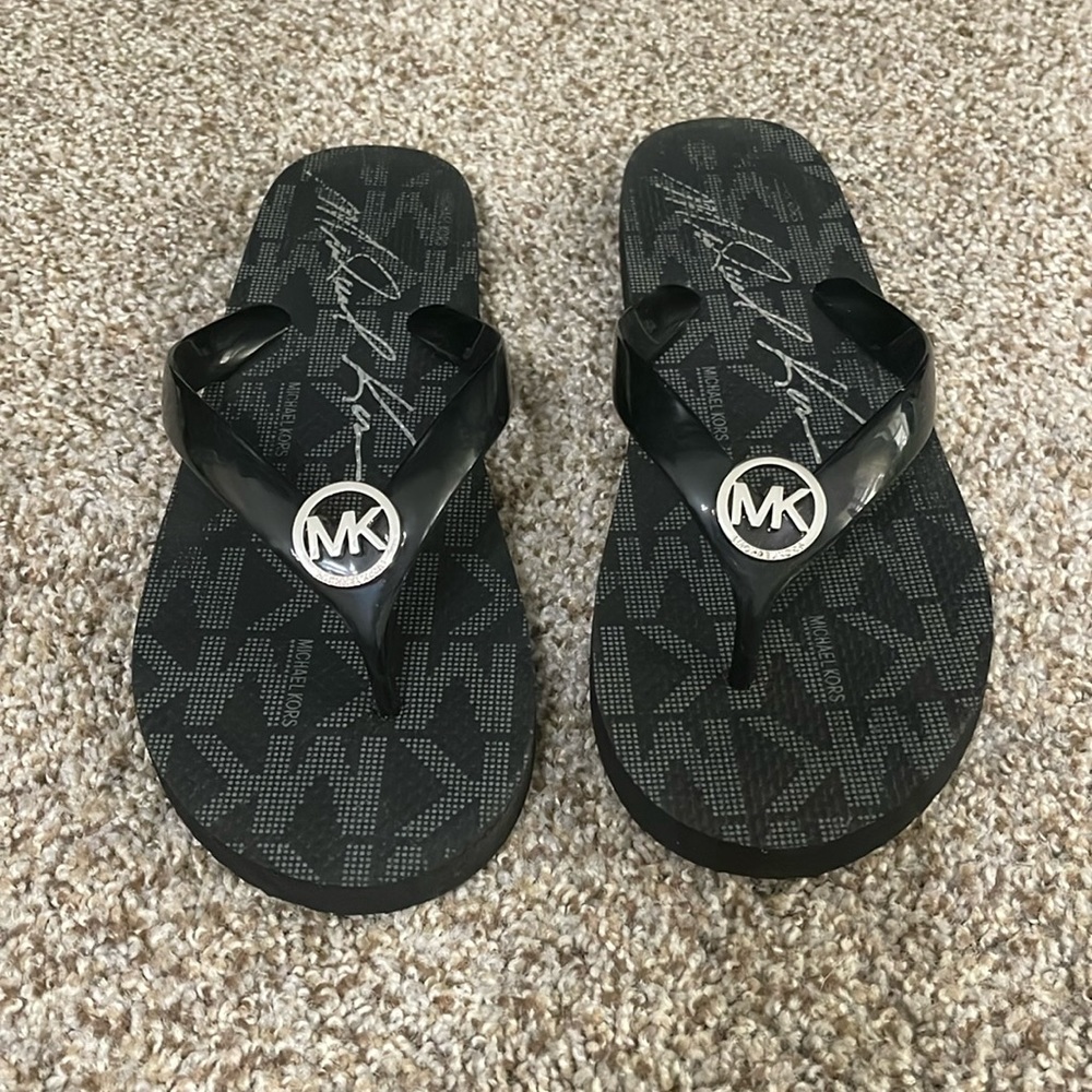 Michael Kors flip flops size 8